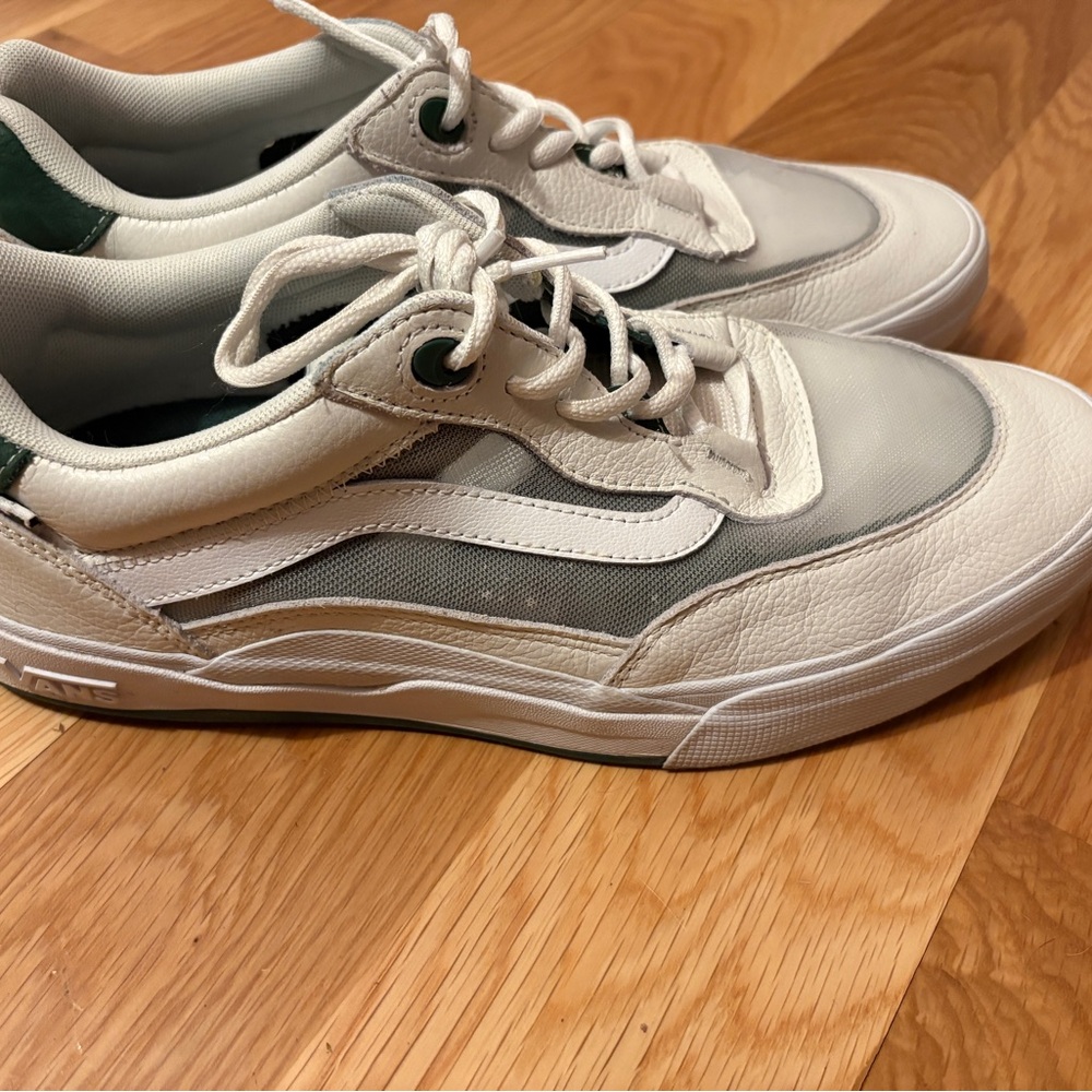 Vans - Picture 2 of 6